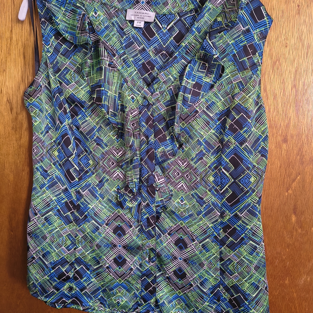 Geometric Patterned Sleeveless Top